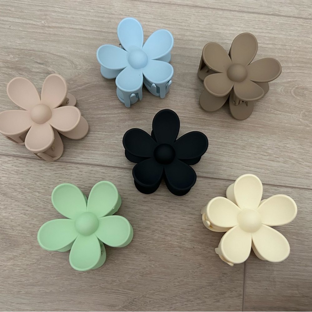 Pack of 6 Flower Claw Clips For women’s Hair- Assorted Colours